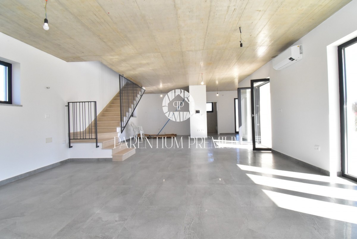 Bella casa moderna vicino a Parenzo e al mare