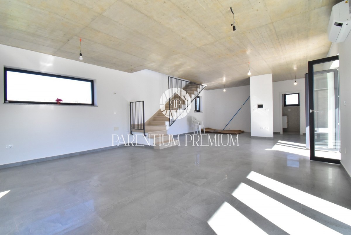 Bella casa moderna vicino a Parenzo e al mare