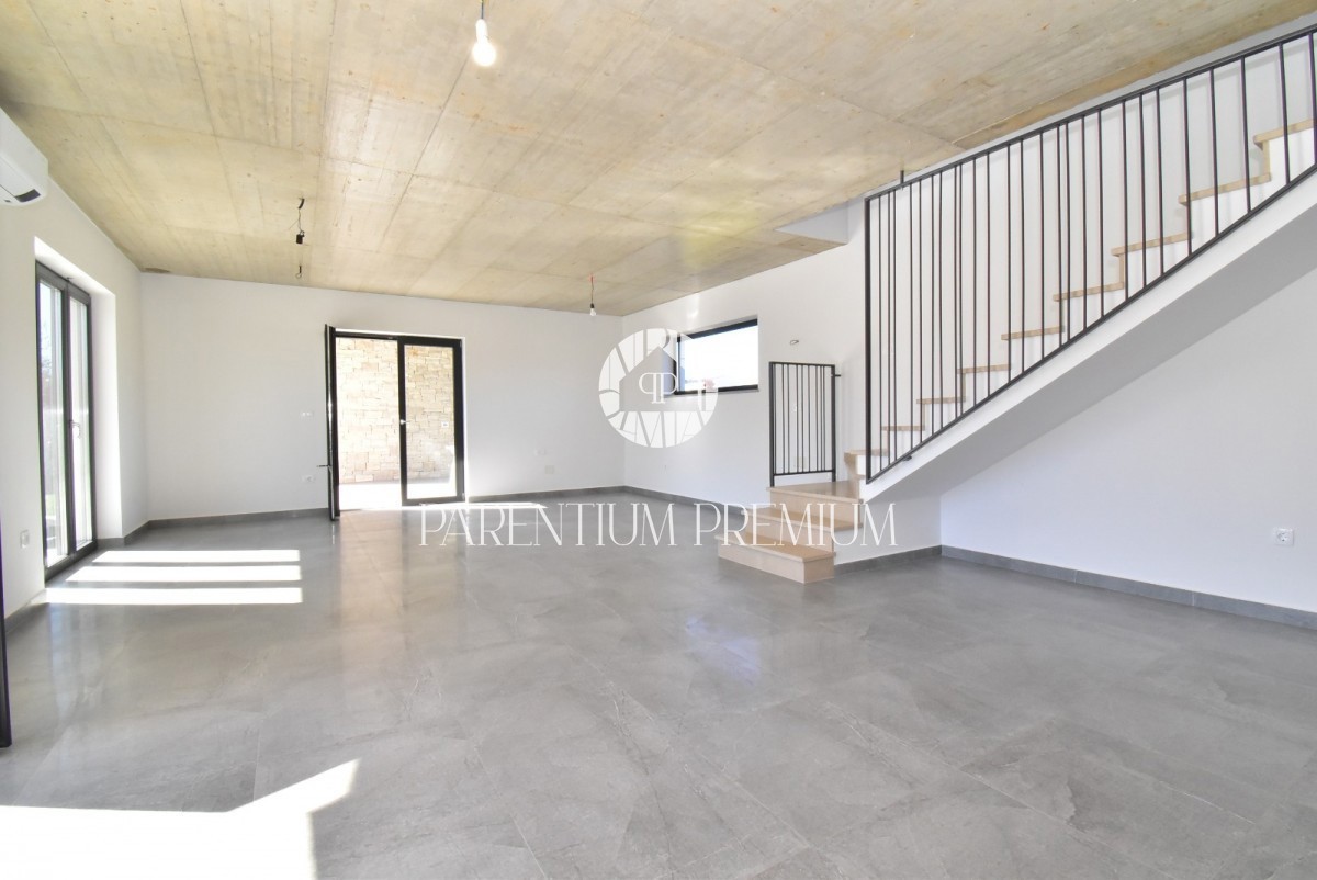 Bella casa moderna vicino a Parenzo e al mare