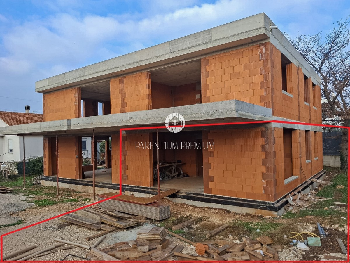 Appartamento moderno con due camere da letto e grande giardino