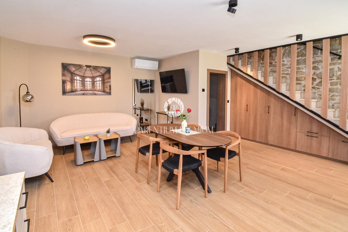 Elegante dimora istriana ristrutturata con piscina e ampio giardino