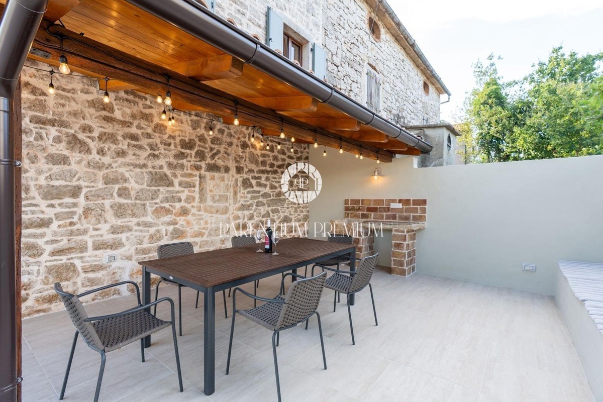 Elegante dimora istriana ristrutturata con piscina e ampio giardino