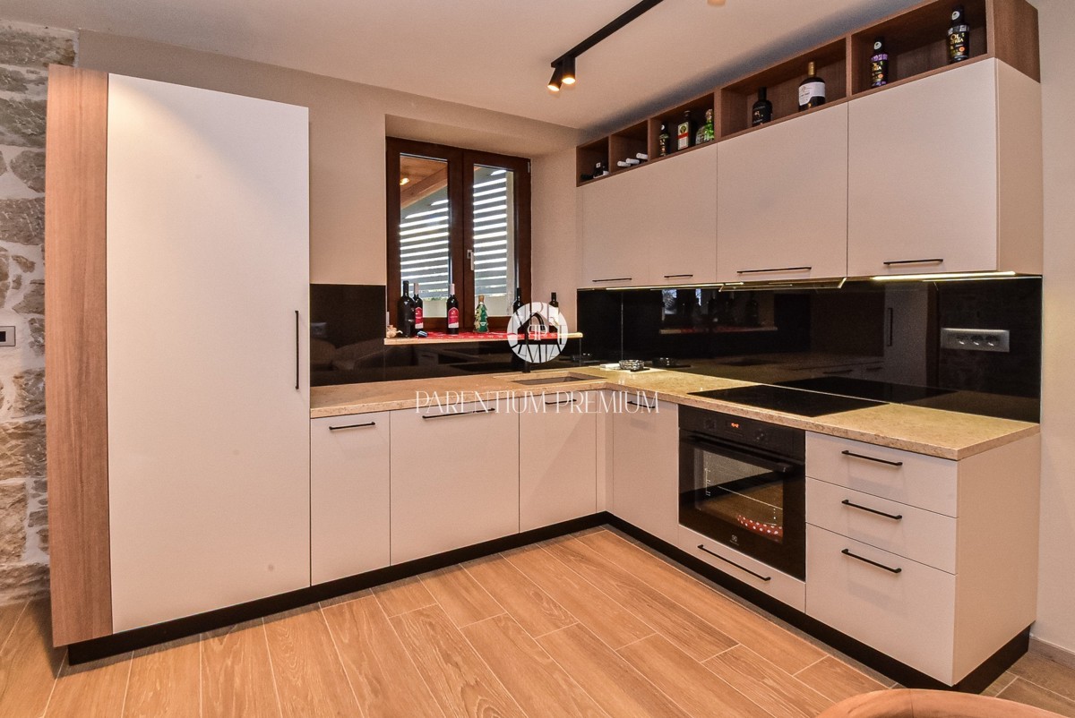 Elegante dimora istriana ristrutturata con piscina e ampio giardino