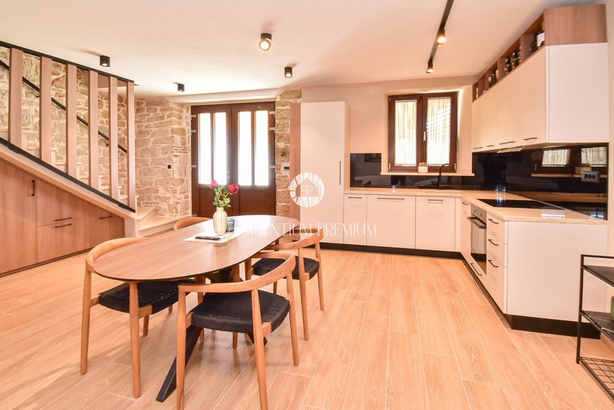 Elegante dimora istriana ristrutturata con piscina e ampio giardino