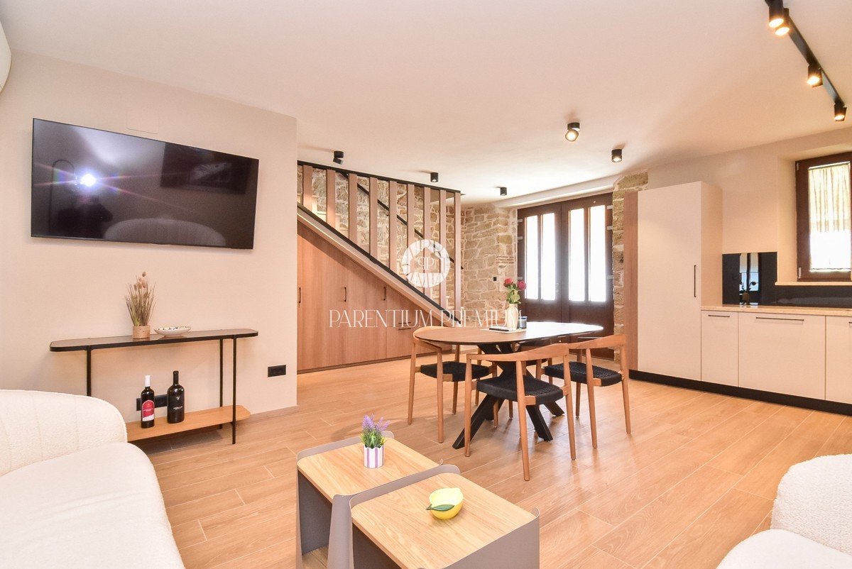 Elegante dimora istriana ristrutturata con piscina e ampio giardino