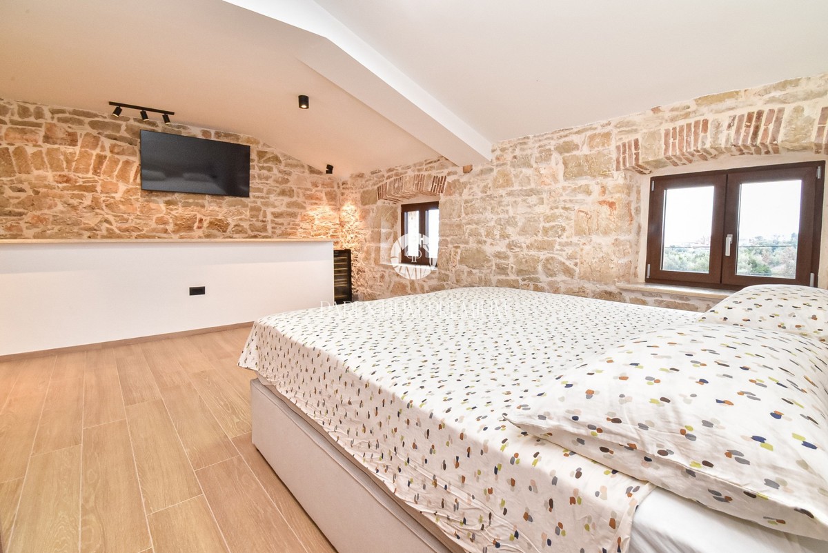 Elegante dimora istriana ristrutturata con piscina e ampio giardino