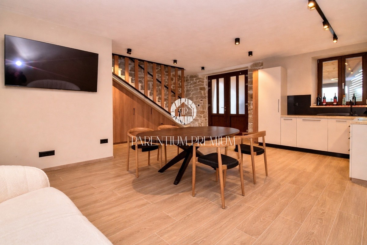 Elegante dimora istriana ristrutturata con piscina e ampio giardino