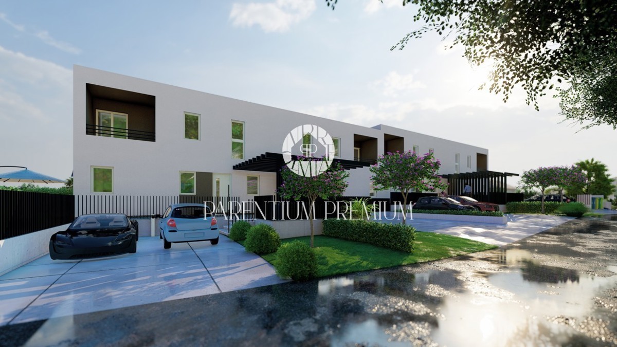 Casa a schiera in posizione eccellente con cortile e vista mare