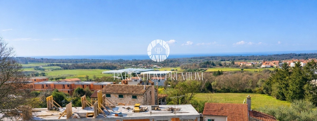 Casa a schiera in posizione eccellente con cortile e vista mare