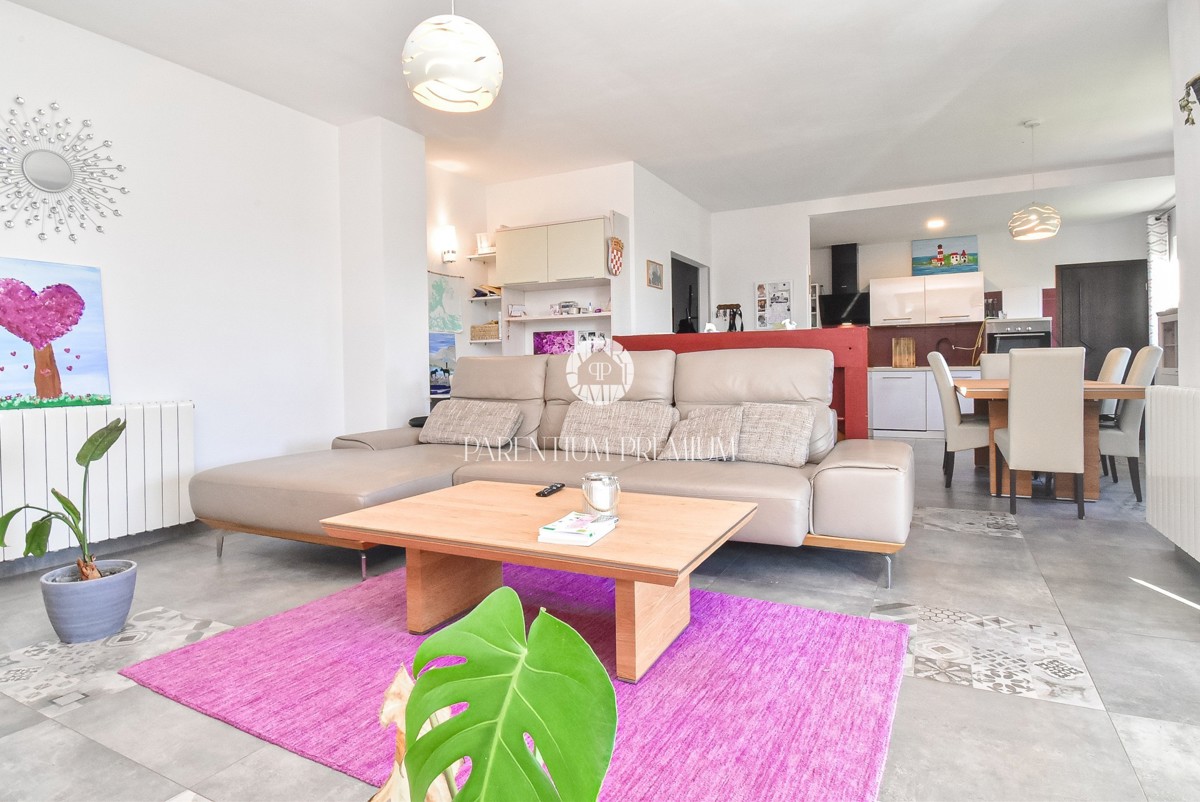 Casa esclusiva – un’oasi di pace con piscina e garage