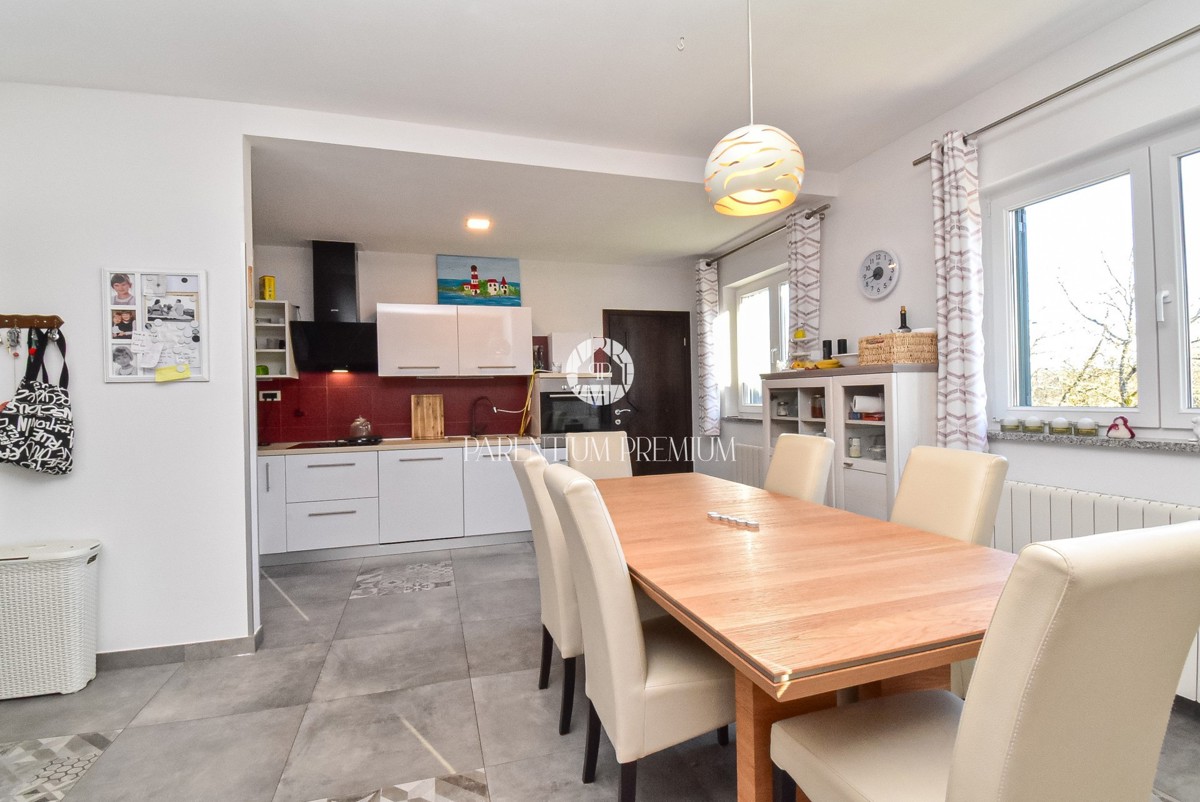 Casa esclusiva – un’oasi di pace con piscina e garage