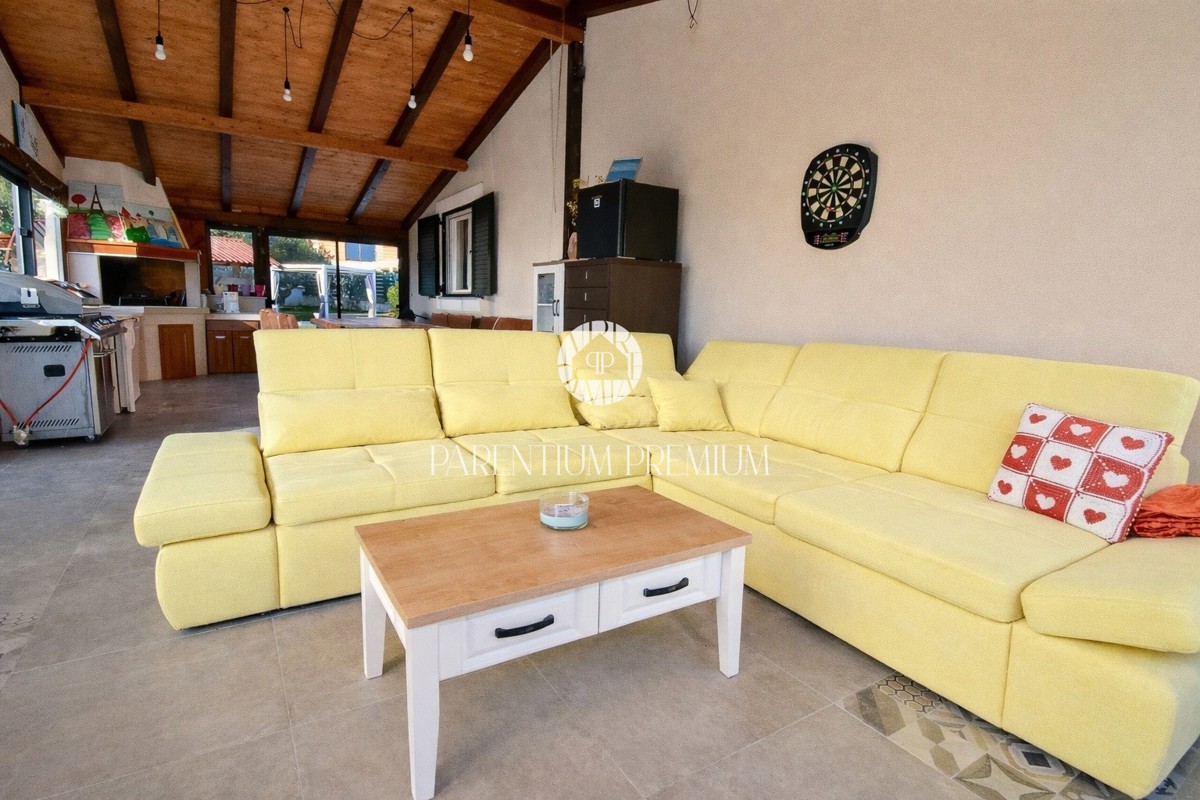 Casa esclusiva – un’oasi di pace con piscina e garage