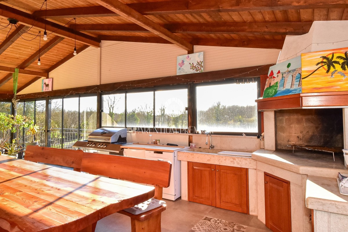 Casa esclusiva – un’oasi di pace con piscina e garage