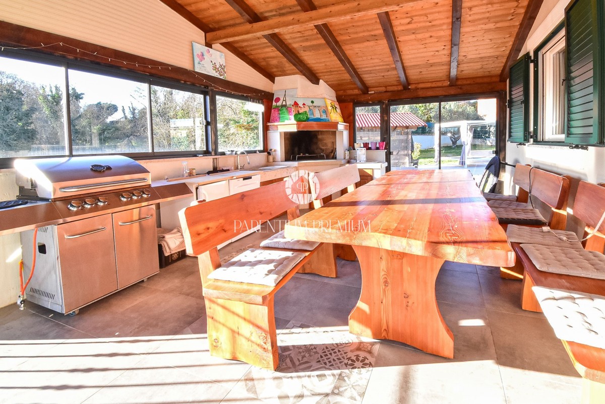 Casa esclusiva – un’oasi di pace con piscina e garage