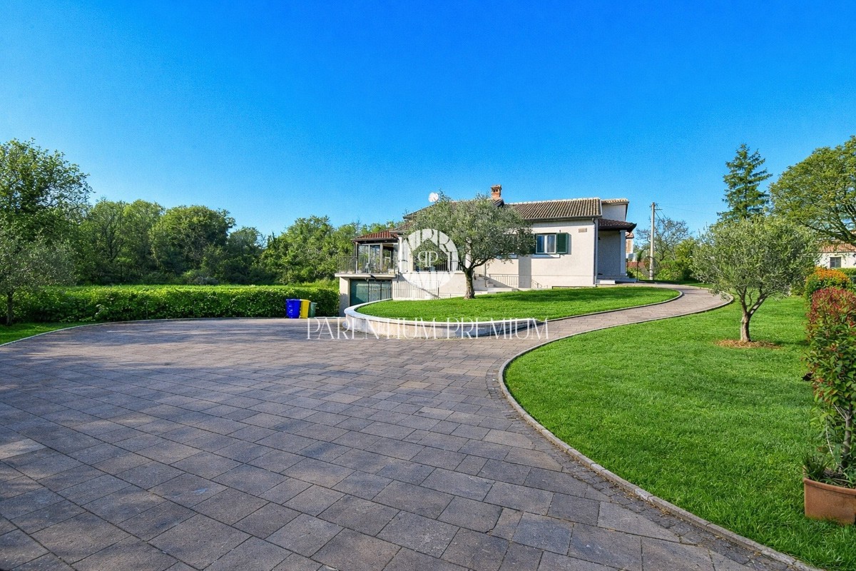 Casa esclusiva – un’oasi di pace con piscina e garage