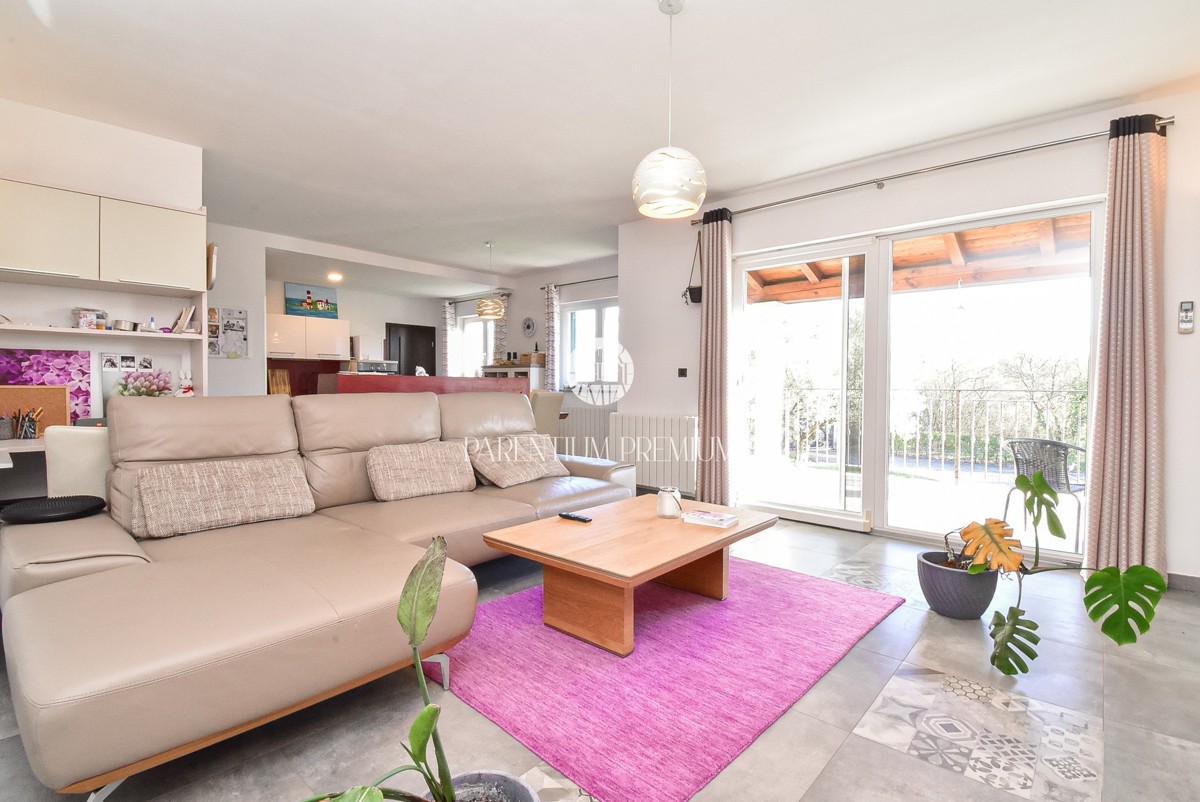 Casa esclusiva – un’oasi di pace con piscina e garage