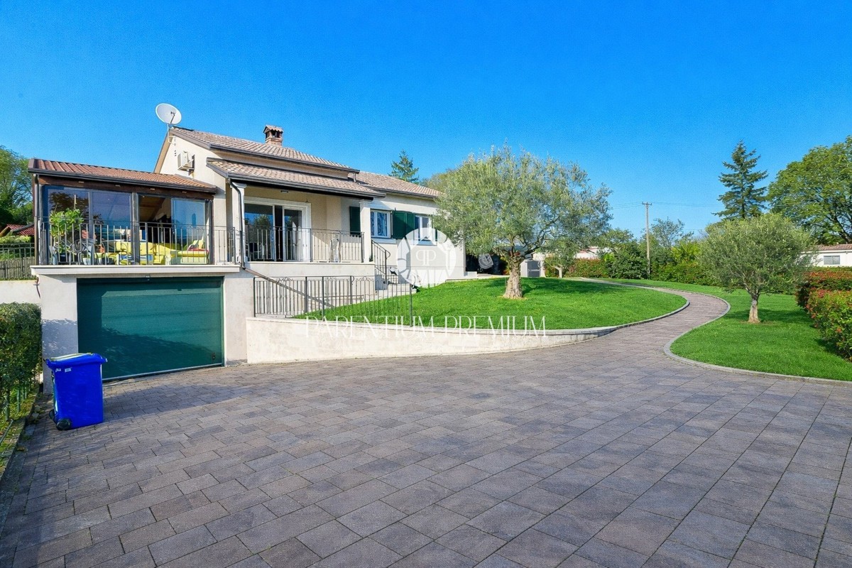 Casa esclusiva – un’oasi di pace con piscina e garage