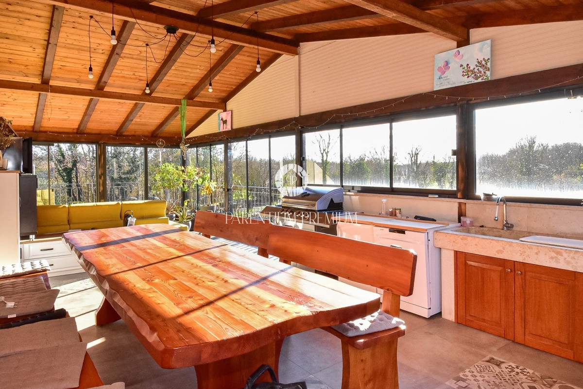 Casa esclusiva – un’oasi di pace con piscina e garage