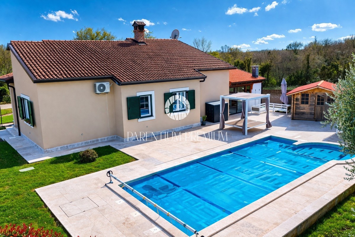 Casa esclusiva – un’oasi di pace con piscina e garage