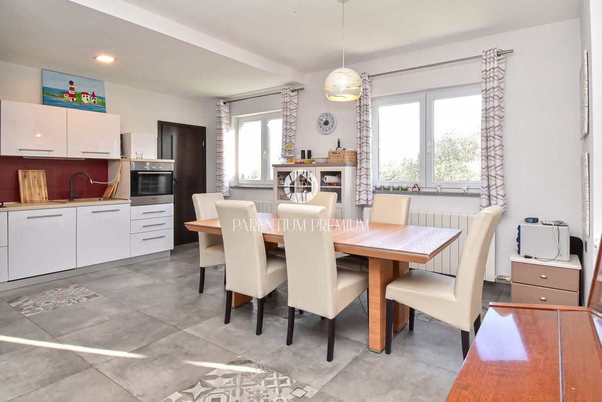 Casa esclusiva – un’oasi di pace con piscina e garage