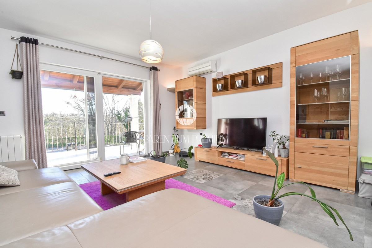 Casa esclusiva – un’oasi di pace con piscina e garage