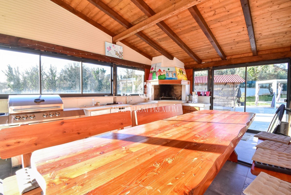 Casa esclusiva – un’oasi di pace con piscina e garage