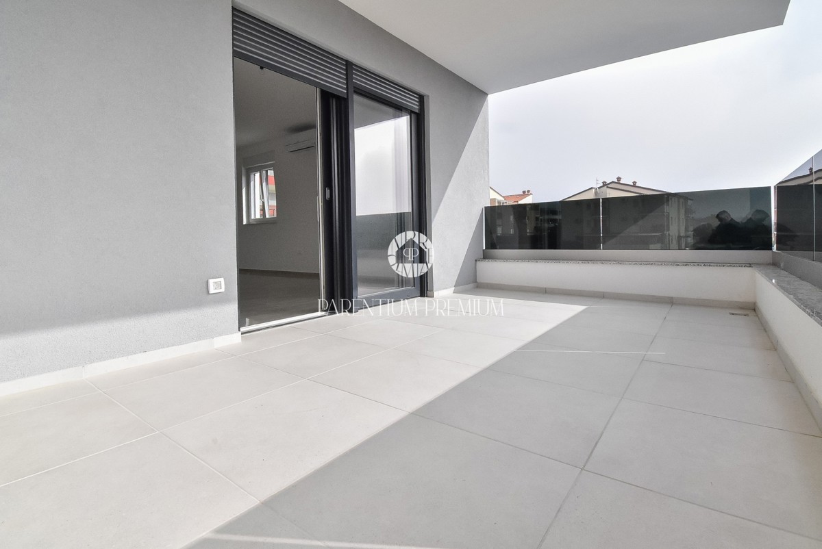 Moderno appartamento al 1° piano, a 700m dal mare e dal porto turistico