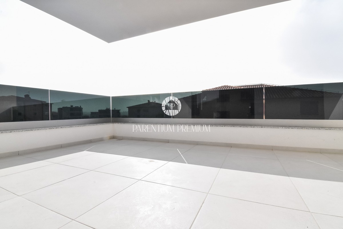 Moderno appartamento al 1° piano, a 700m dal mare e dal porto turistico