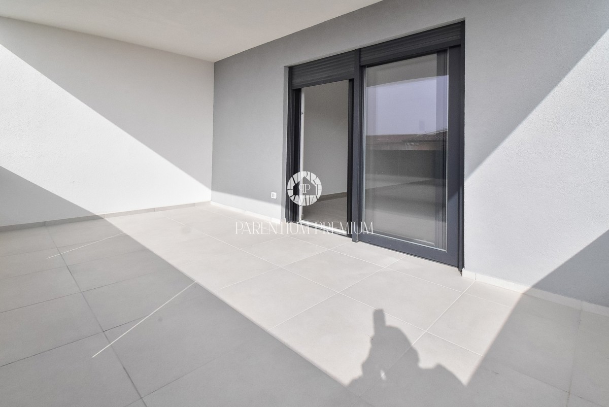 Moderno appartamento al 1° piano, a 700m dal mare e dal porto turistico