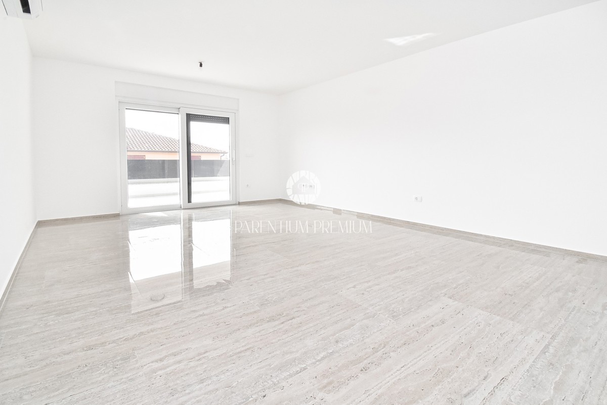 Moderno appartamento al 1° piano, a 700m dal mare e dal porto turistico