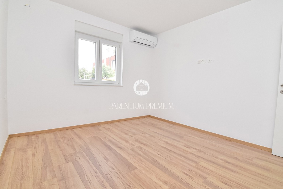 Moderno appartamento al 1° piano, a 700m dal mare e dal porto turistico