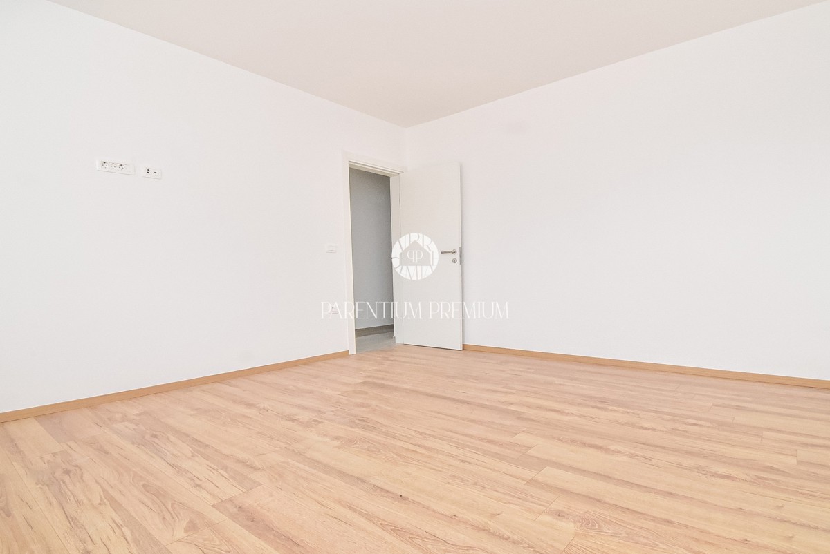 Moderno appartamento al 1° piano, a 700m dal mare e dal porto turistico