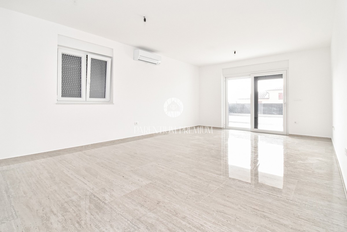 Moderno appartamento al 1° piano, a 700m dal mare e dal porto turistico