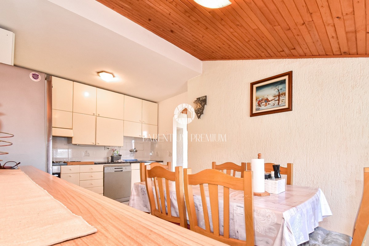 Opportunità di investimento: casa con terreno edificabile per la costruzione di 7 appartamenti, a soli 700 m dal mare