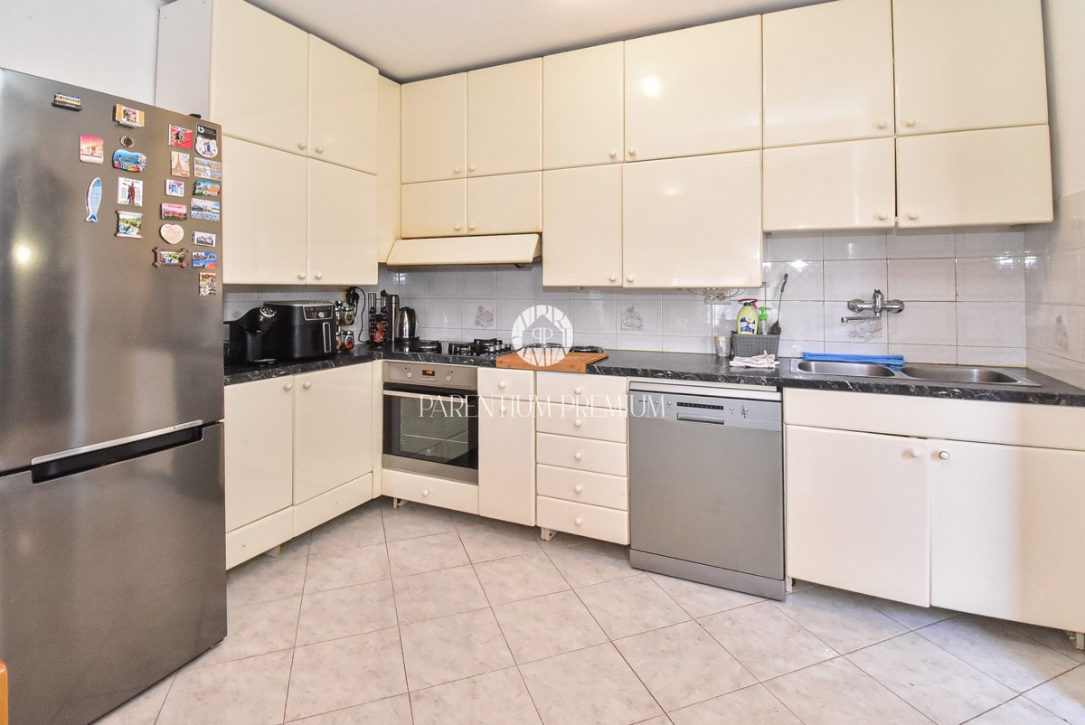 Opportunità di investimento: casa con terreno edificabile per la costruzione di 7 appartamenti, a soli 700 m dal mare