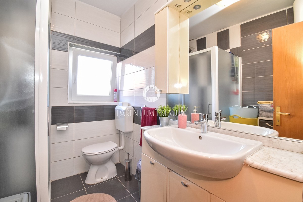 Opportunità di investimento: casa con terreno edificabile per la costruzione di 7 appartamenti, a soli 700 m dal mare