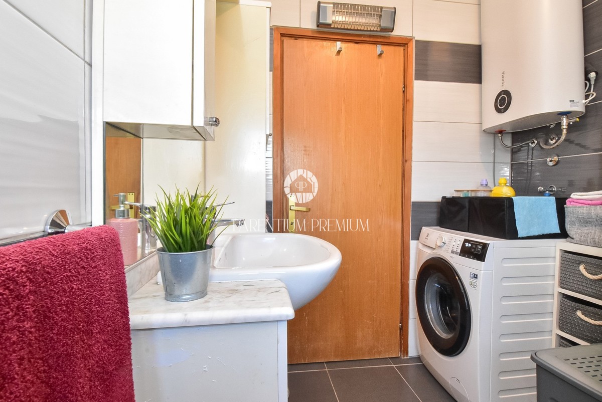 Opportunità di investimento: casa con terreno edificabile per la costruzione di 7 appartamenti, a soli 700 m dal mare