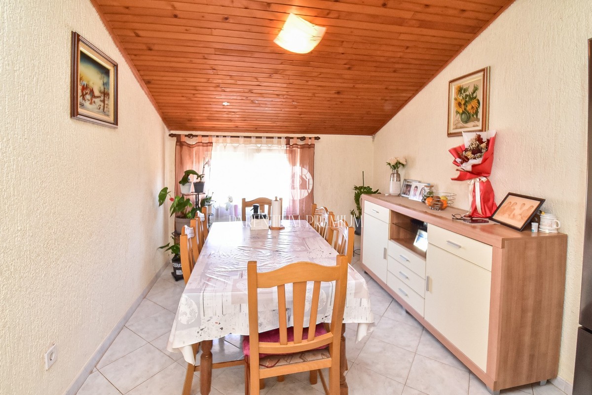 Opportunità di investimento: casa con terreno edificabile per la costruzione di 7 appartamenti, a soli 700 m dal mare