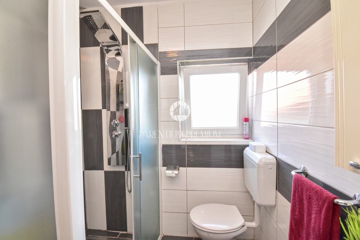 Opportunità di investimento: casa con terreno edificabile per la costruzione di 7 appartamenti, a soli 700 m dal mare