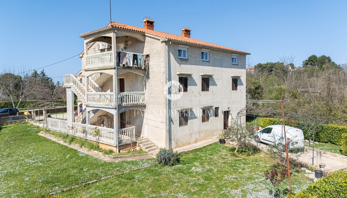 Opportunità di investimento: casa con terreno edificabile per la costruzione di 7 appartamenti, a soli 700 m dal mare