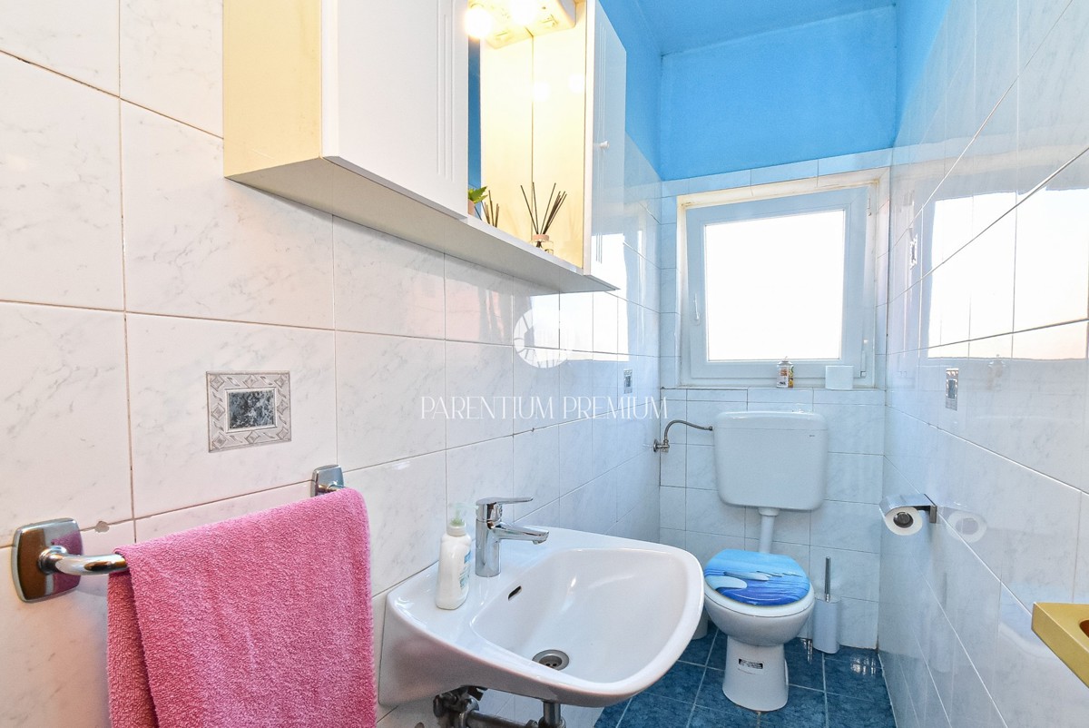 Opportunità di investimento: casa con terreno edificabile per la costruzione di 7 appartamenti, a soli 700 m dal mare