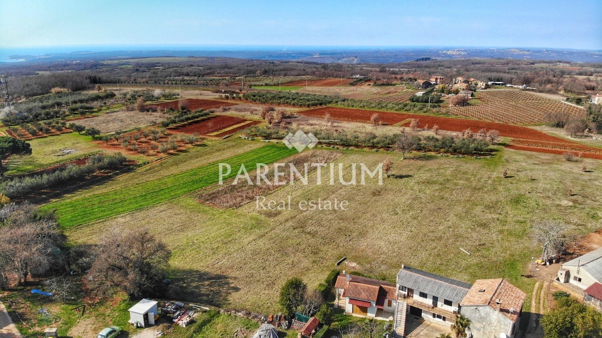 Istria, zona di Parenzo - Terreno edificabile in una posizione tranquilla, 2065 m2