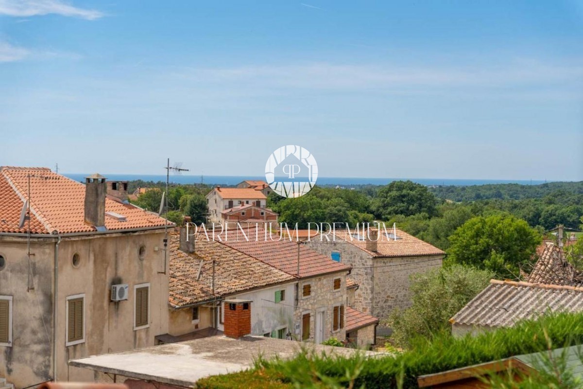 Incantevole villa su un ampio terreno non lontano dal centro città e dal mare