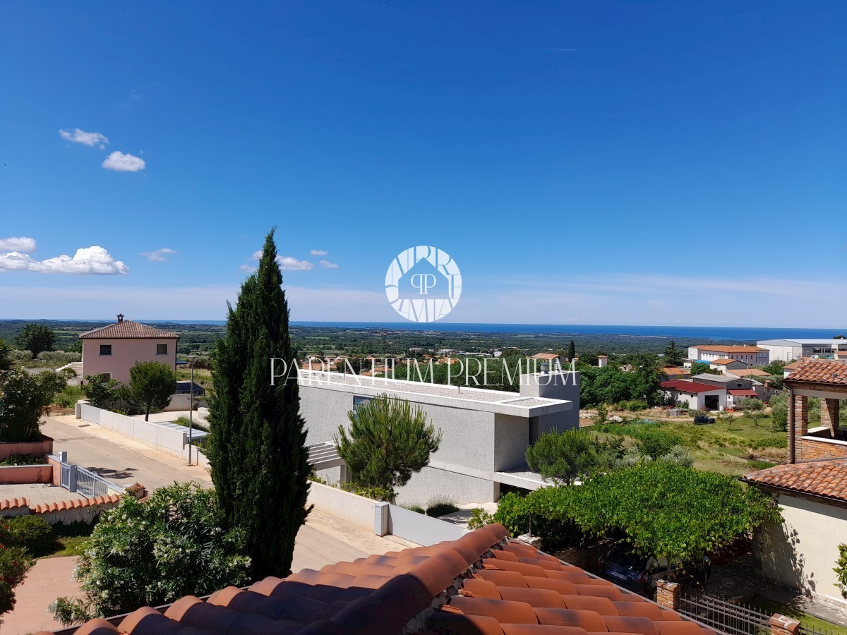 Casa in pietra in una bella posizione con vista sul mare