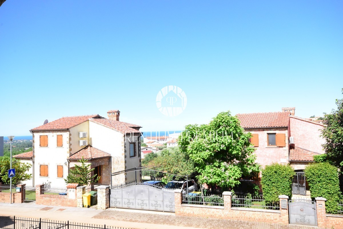 Casa in pietra in una bella posizione con vista sul mare