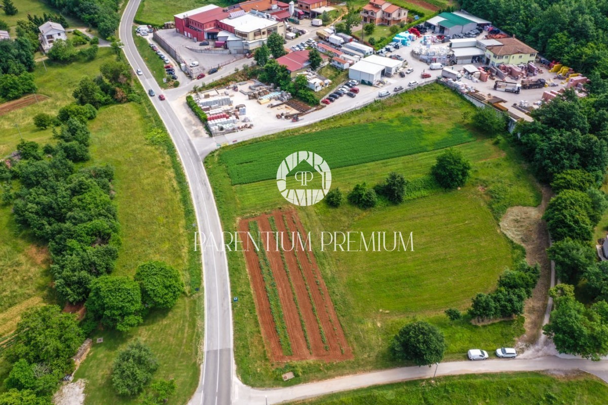 Terreno edificabile in zona di uso economico