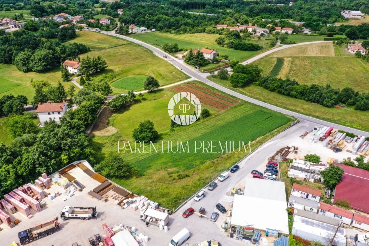 Terreno edificabile in zona di uso economico