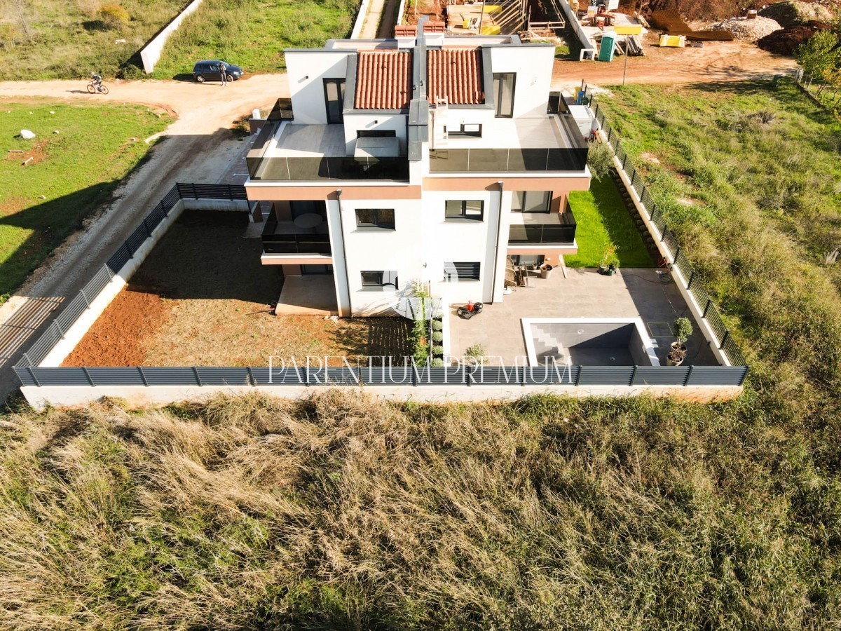 Attico di lusso con ingresso indipendente, terrazza sul tetto e vista mare fenomenale