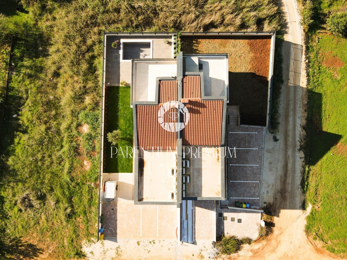 Attico di lusso con ingresso indipendente, terrazza sul tetto e vista mare fenomenale