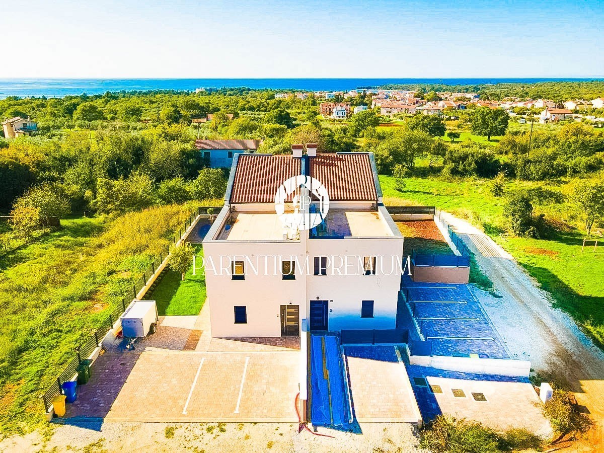 Attico di lusso con ingresso indipendente, terrazza sul tetto e vista mare fenomenale